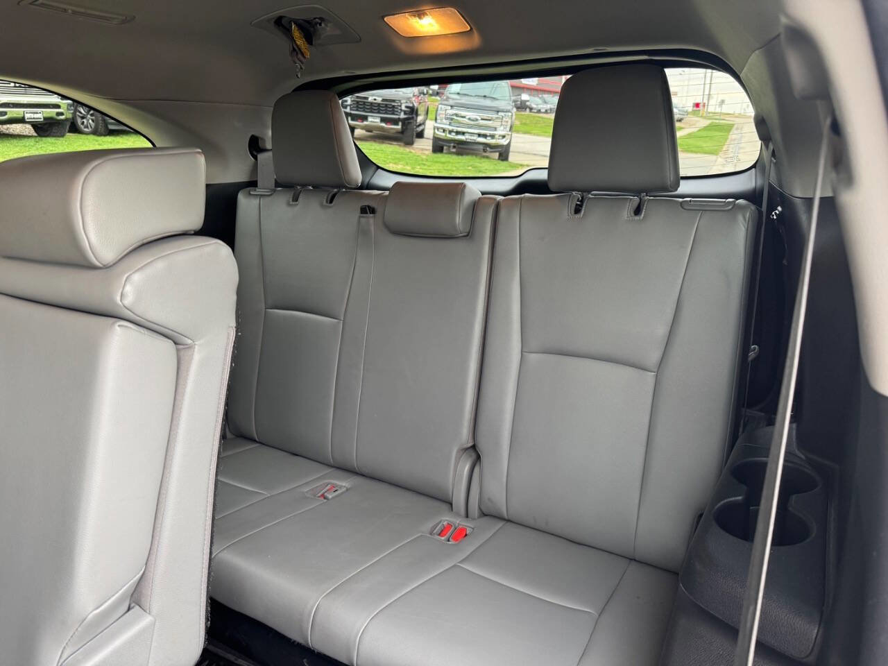 Used 2020 Toyota Highlander XLE AWD/4WD image 13