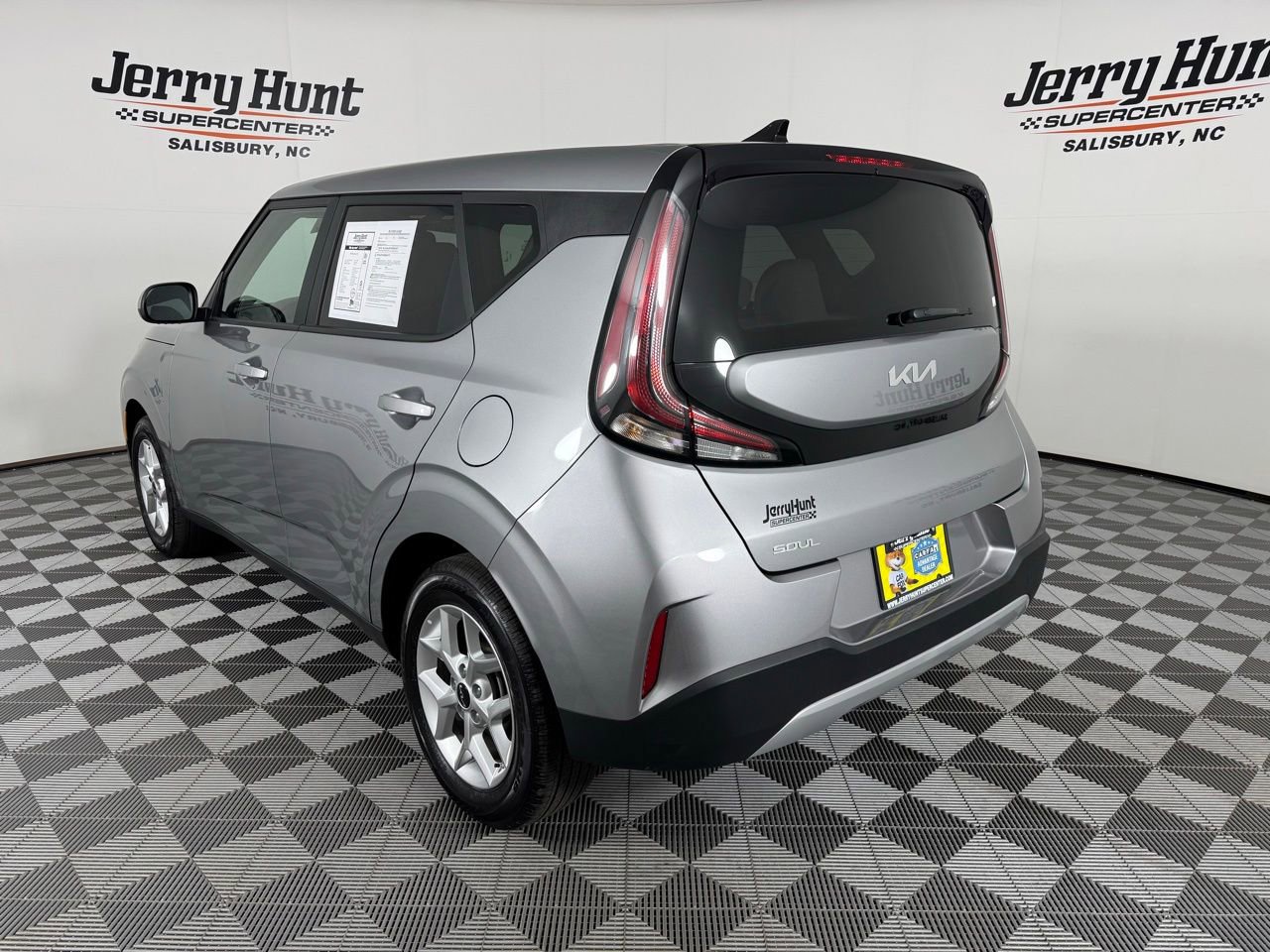 Used 2025 Kia Soul LX w/ LX Technology Package FWD image 8