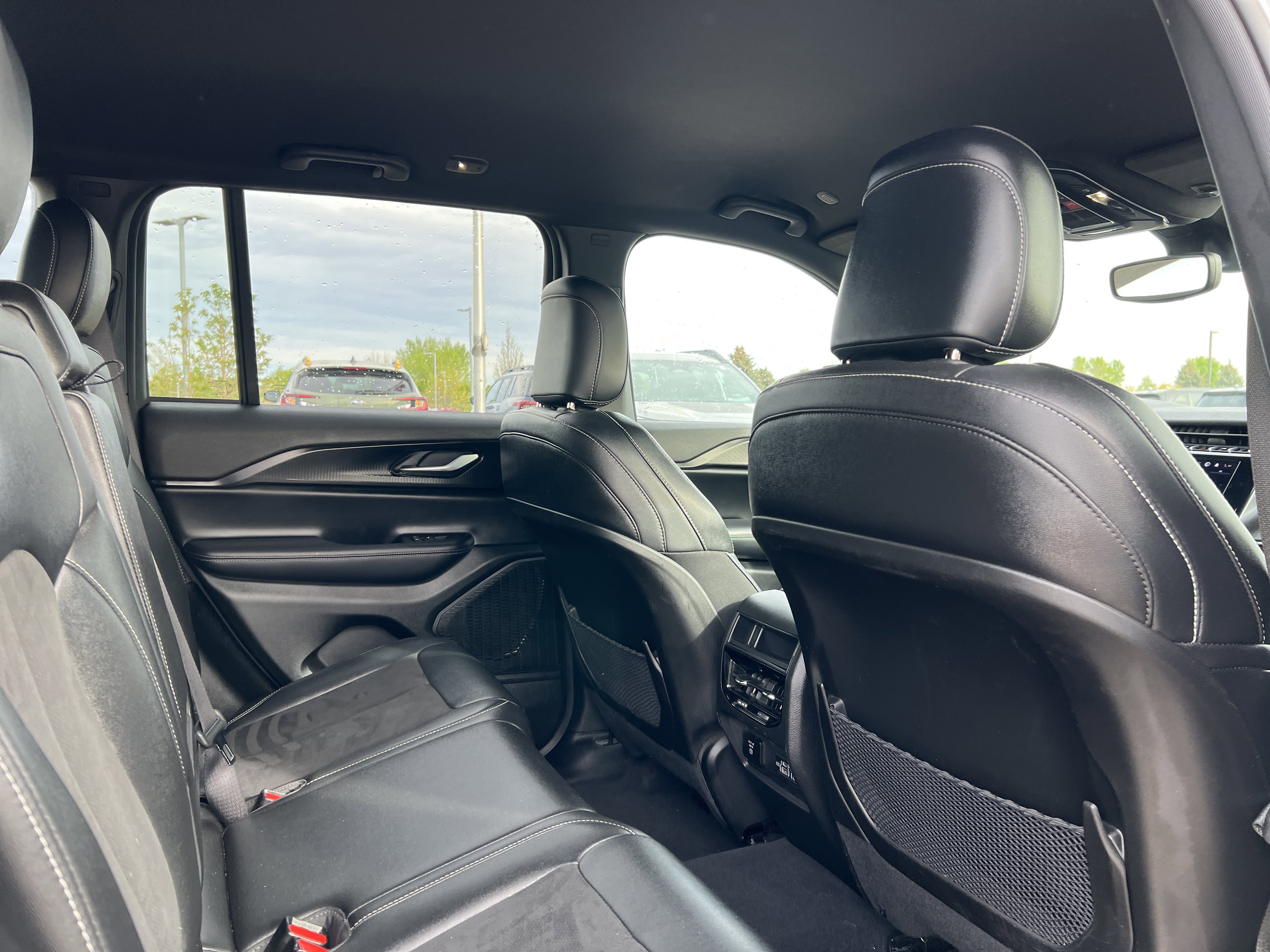 Used 2024 Jeep Grand Cherokee Altitude AWD/4WD image 18