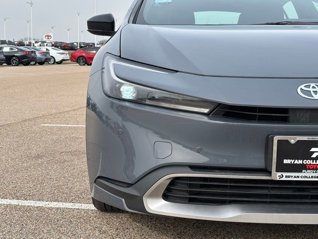Used 2025 Toyota Prius Plug-In Hybrid image 3