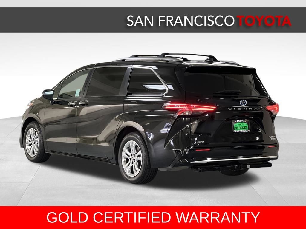 Certified 2022 Toyota Sienna Platinum image 3