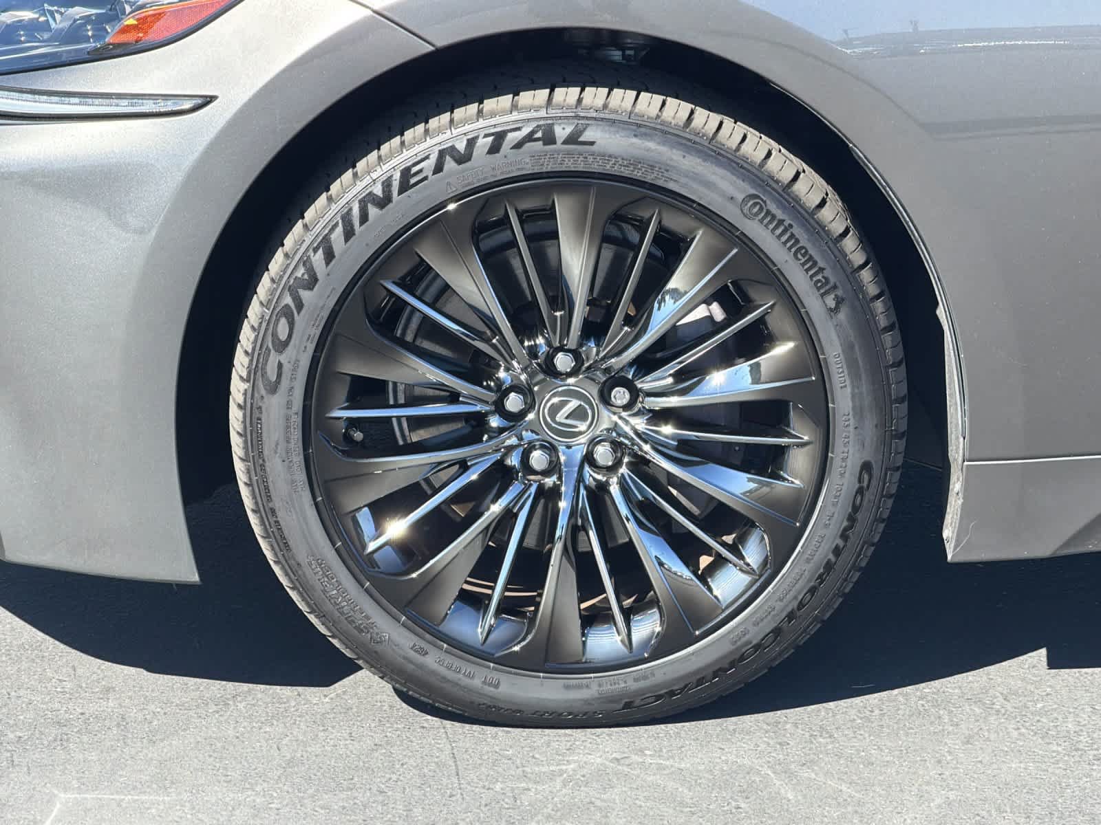 Used 2018 Lexus LS 500 w/ Interior Upgrade Package RWD image 30