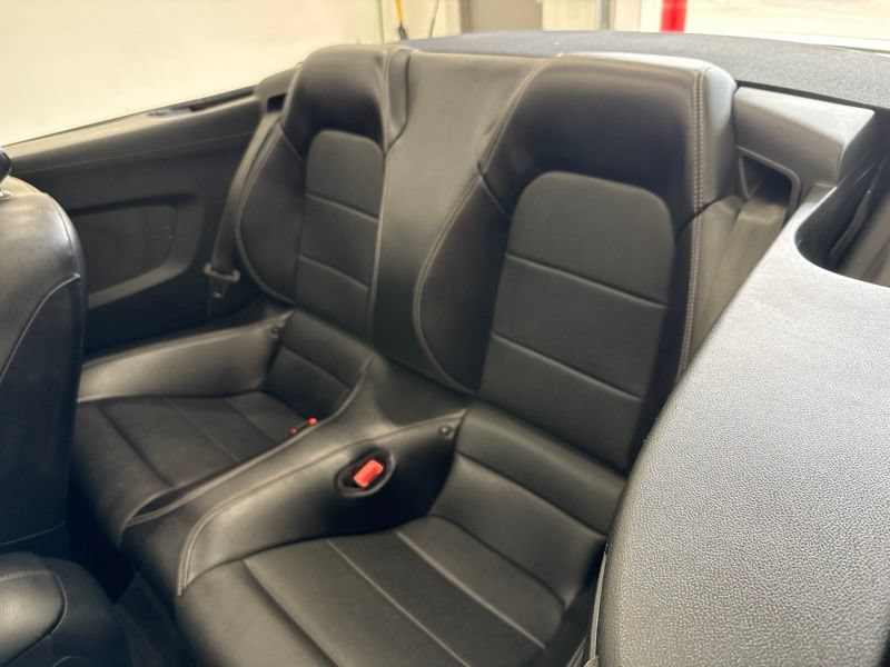 Used 2020 Ford Mustang Premium RWD image 15