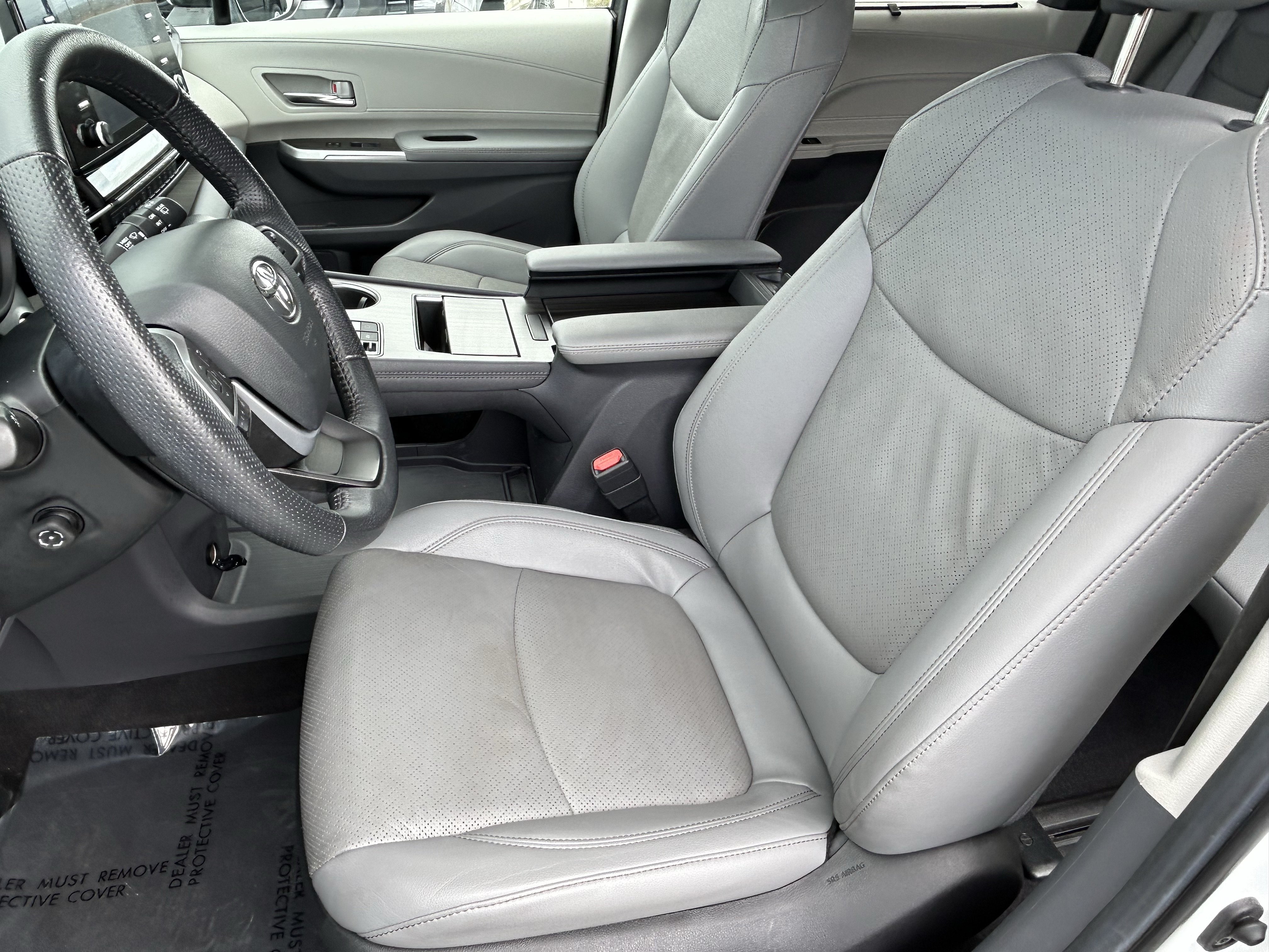 Certified 2024 Toyota Sienna Limited FWD image 16