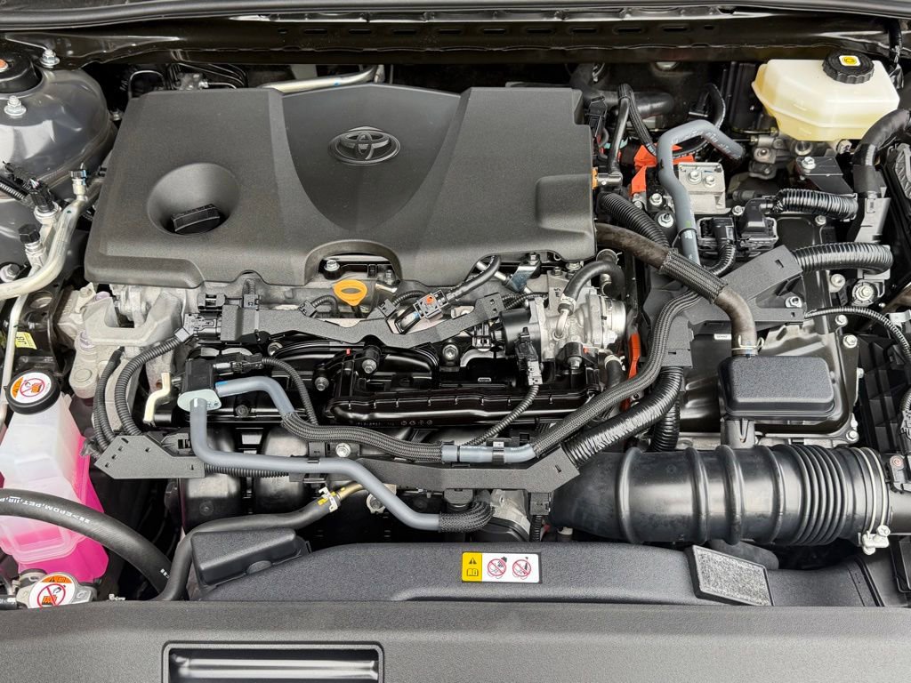 Used 2025 Toyota Camry SE FWD image 7