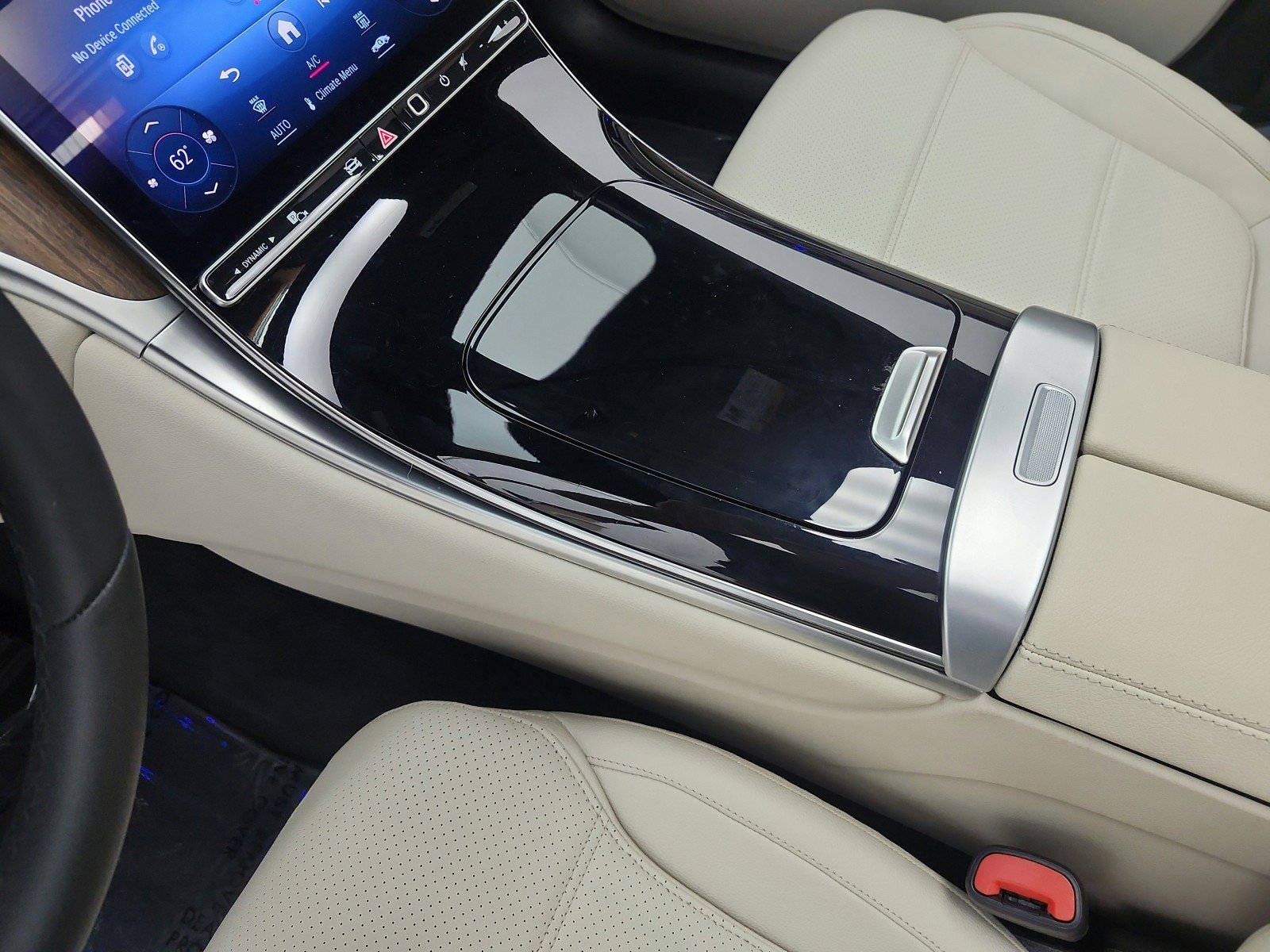 Used 2024 Mercedes-Benz GLC 300 4MATIC image 11