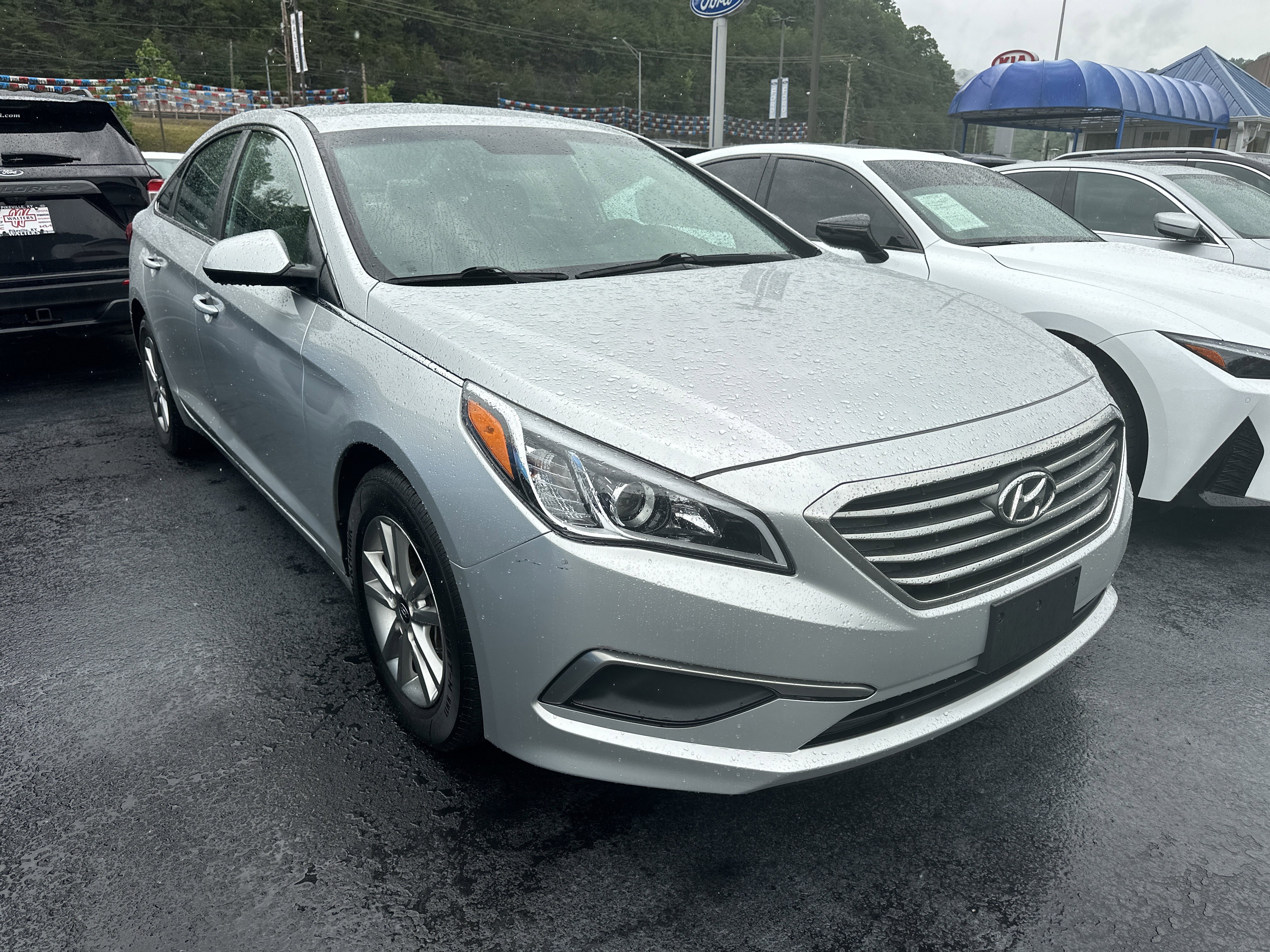 Used 2017 Hyundai Sonata SE FWD image 2