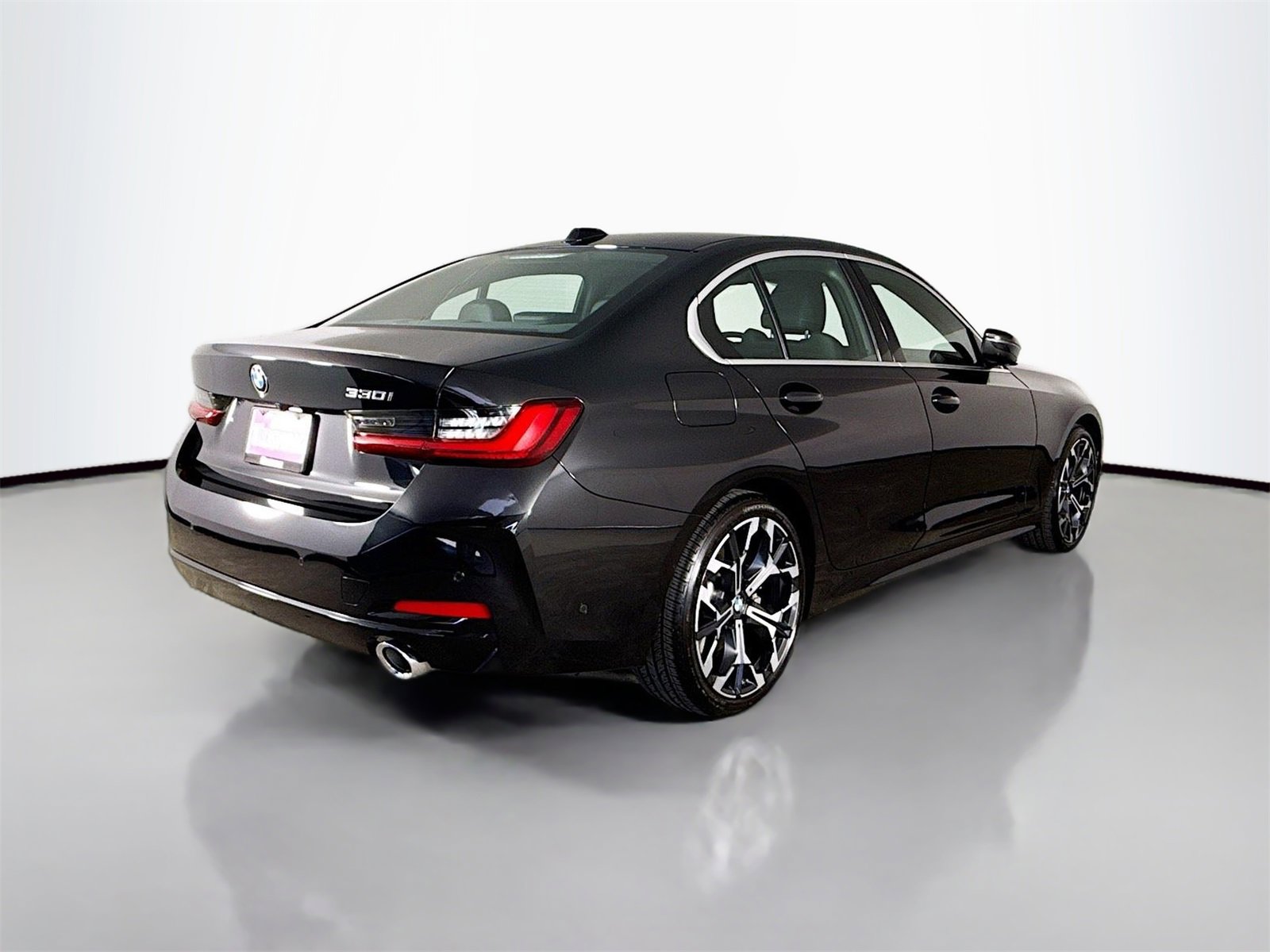 Used 2025 BMW 330i Sedan w/ Convenience Package image 7