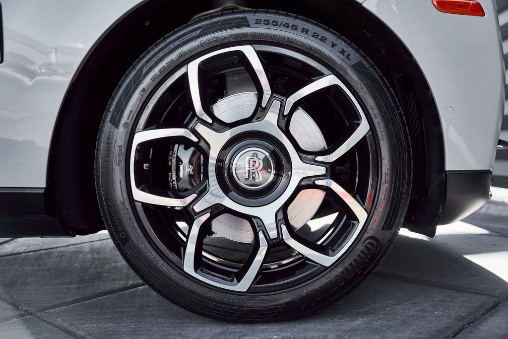 Used 2024 Rolls-Royce Cullinan Black Badge image 22
