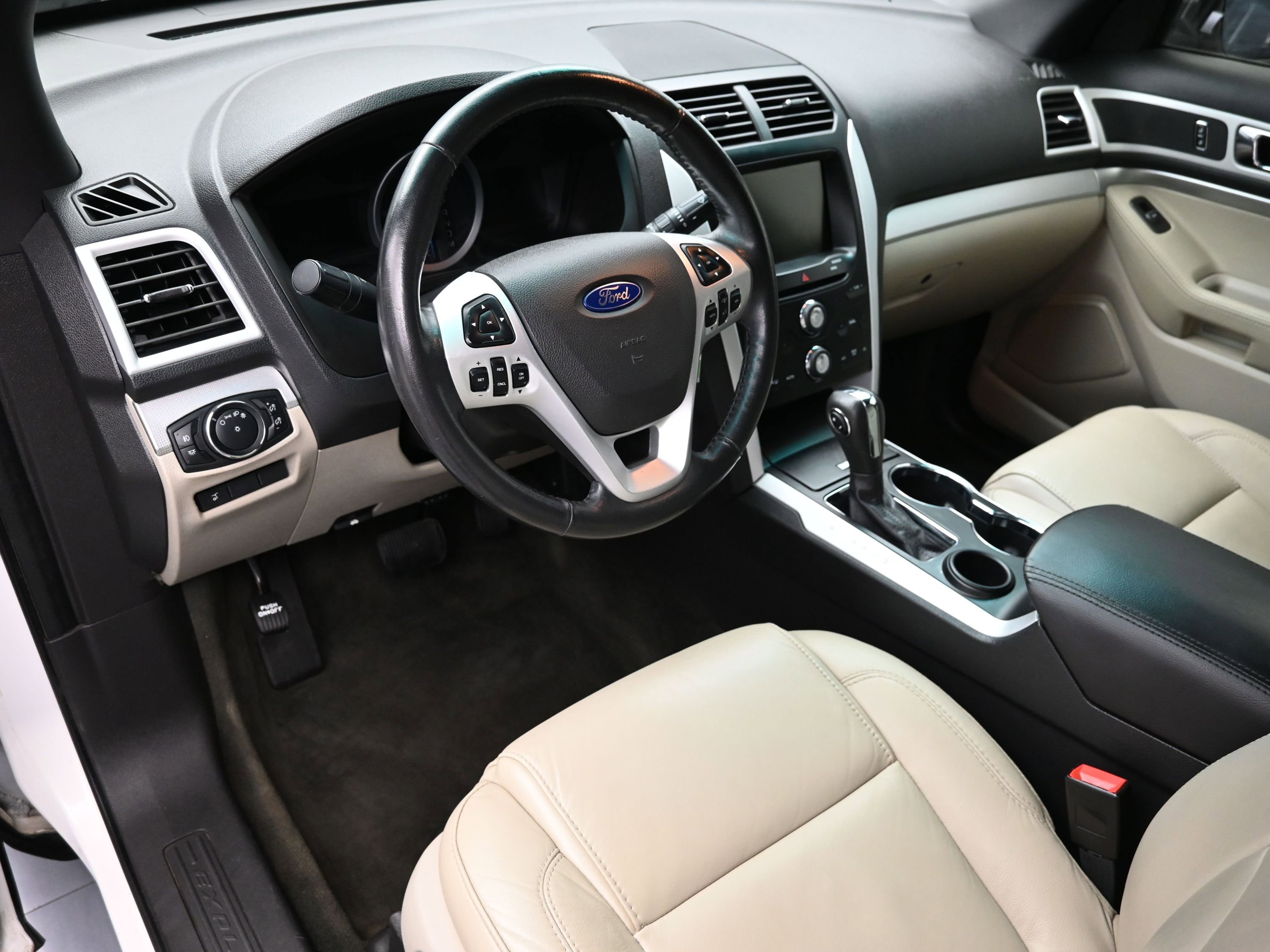Used 2015 Ford Explorer XLT w/ Equipment Group 202A FWD image 22