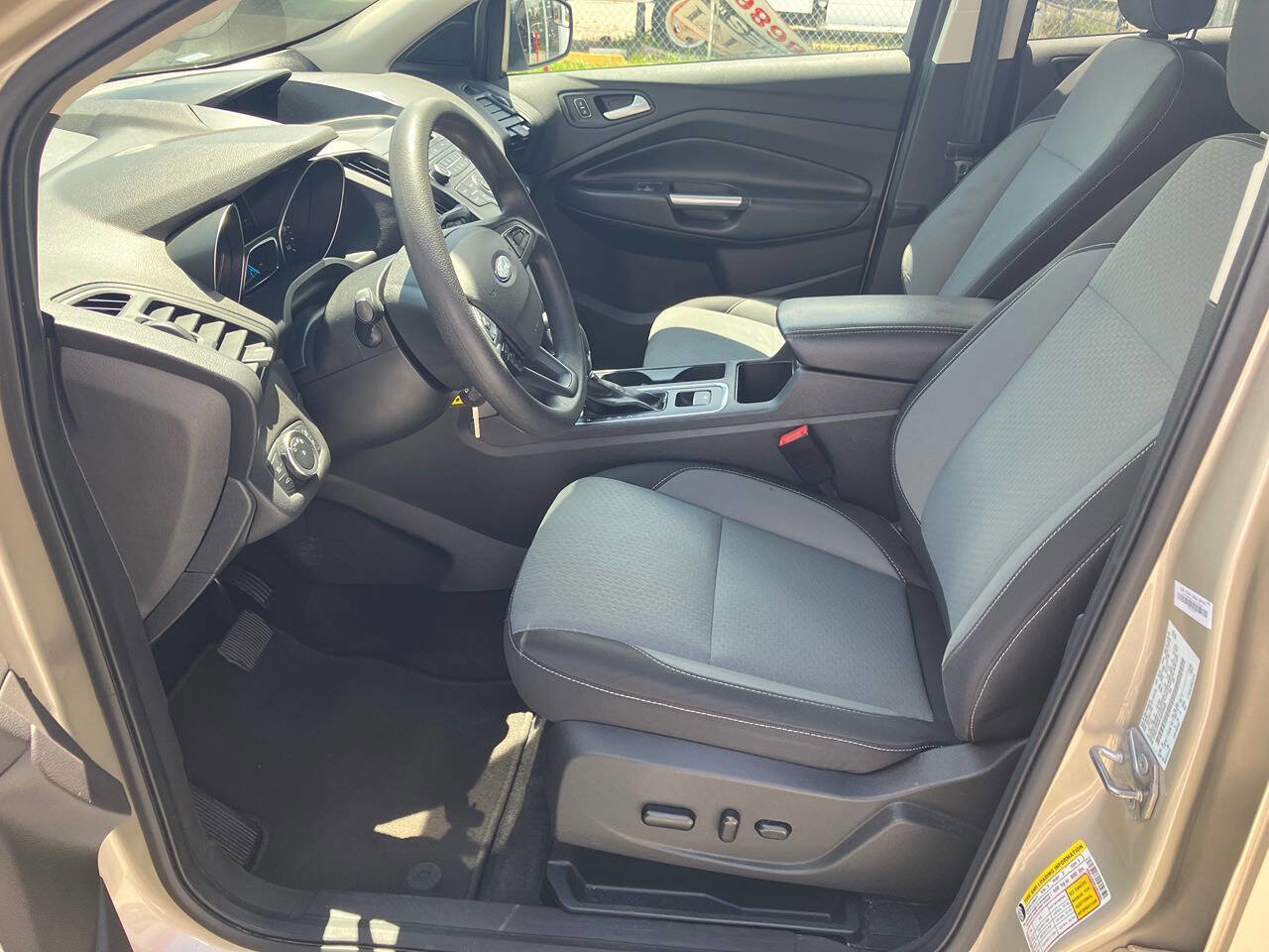 Used 2018 Ford Escape SE image 15