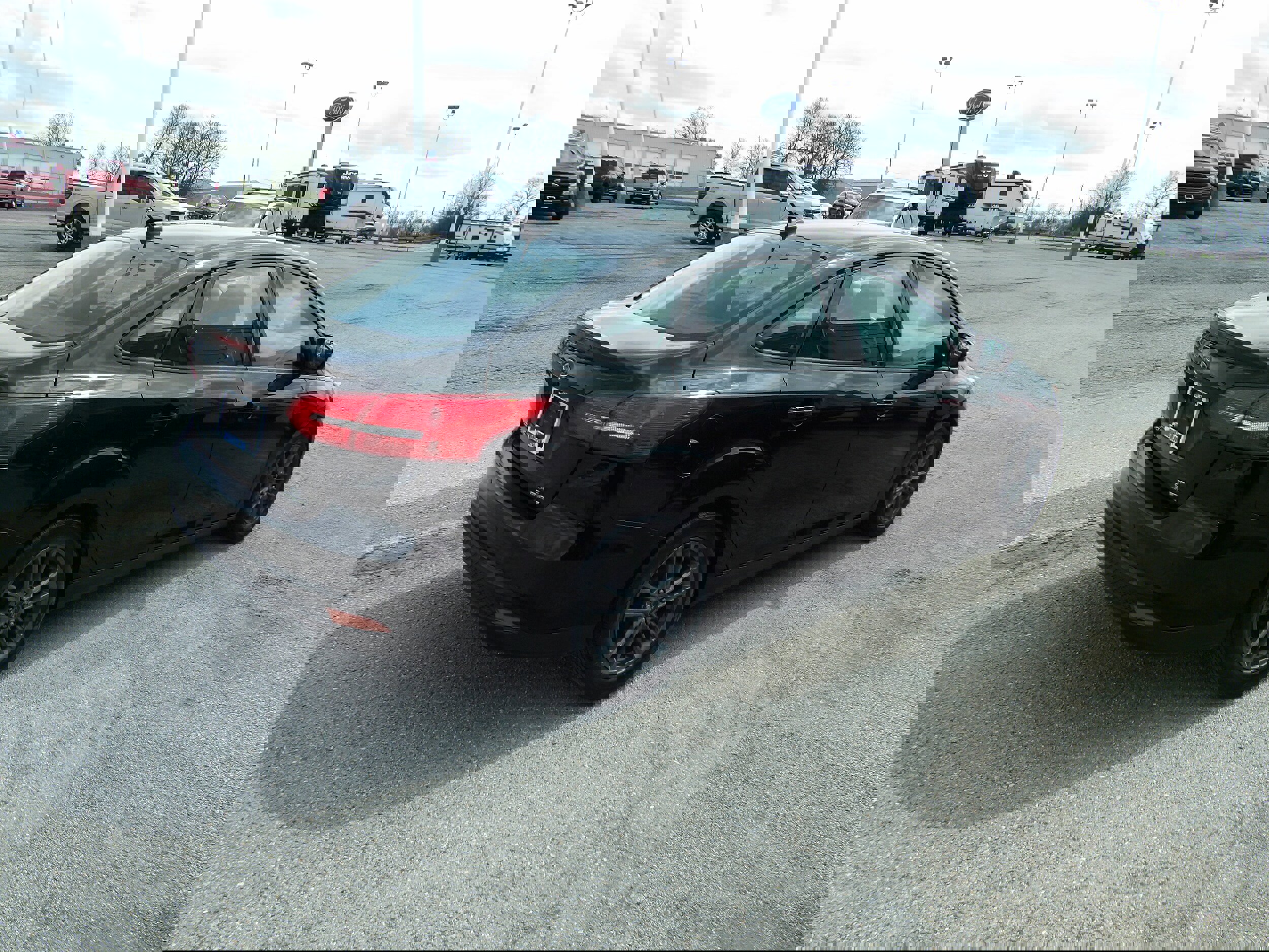 Used 2016 Ford Focus SE w/ SE Cold Weather Package image 6