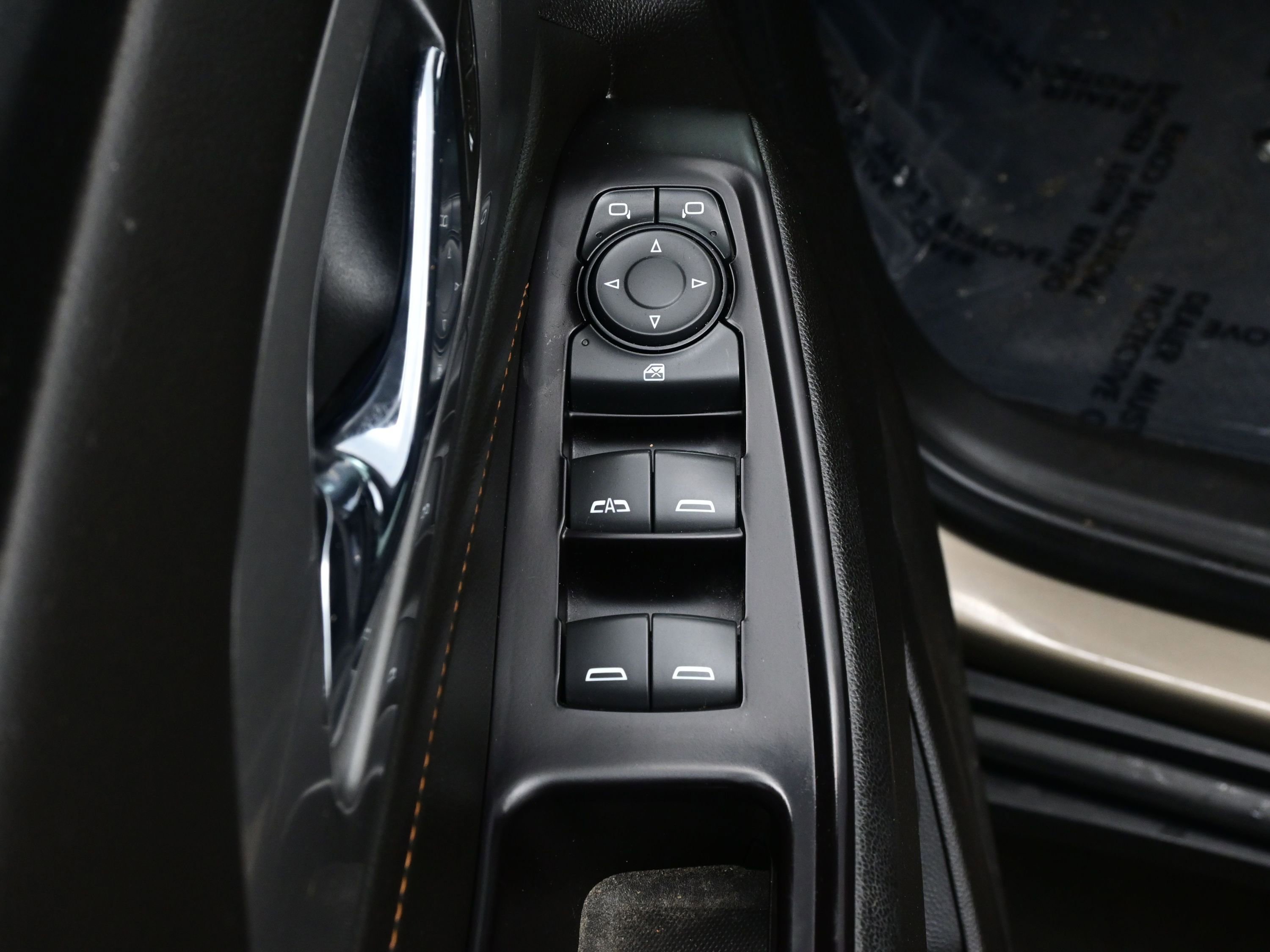 Used 2020 Chevrolet Traverse LT image 11