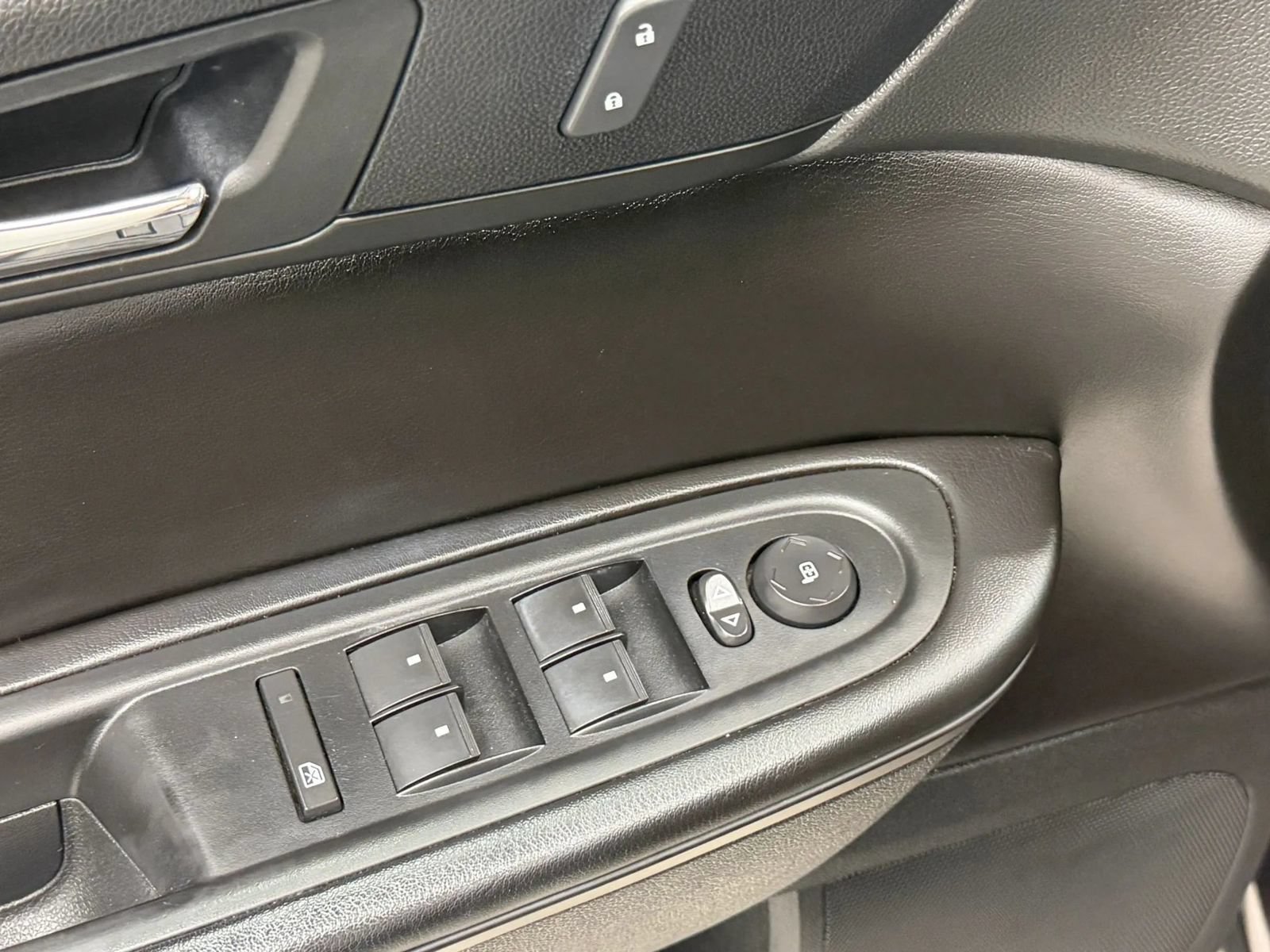Used 2015 Chevrolet Traverse LT AWD/4WD image 23