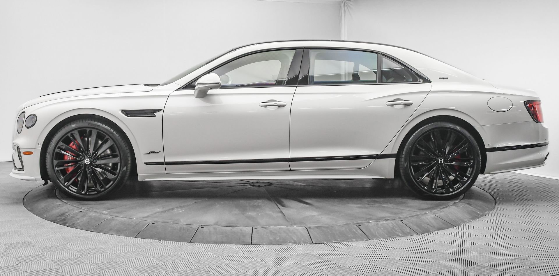 New 2025 Bentley Flying Spur Plug-In Hybrid image 9