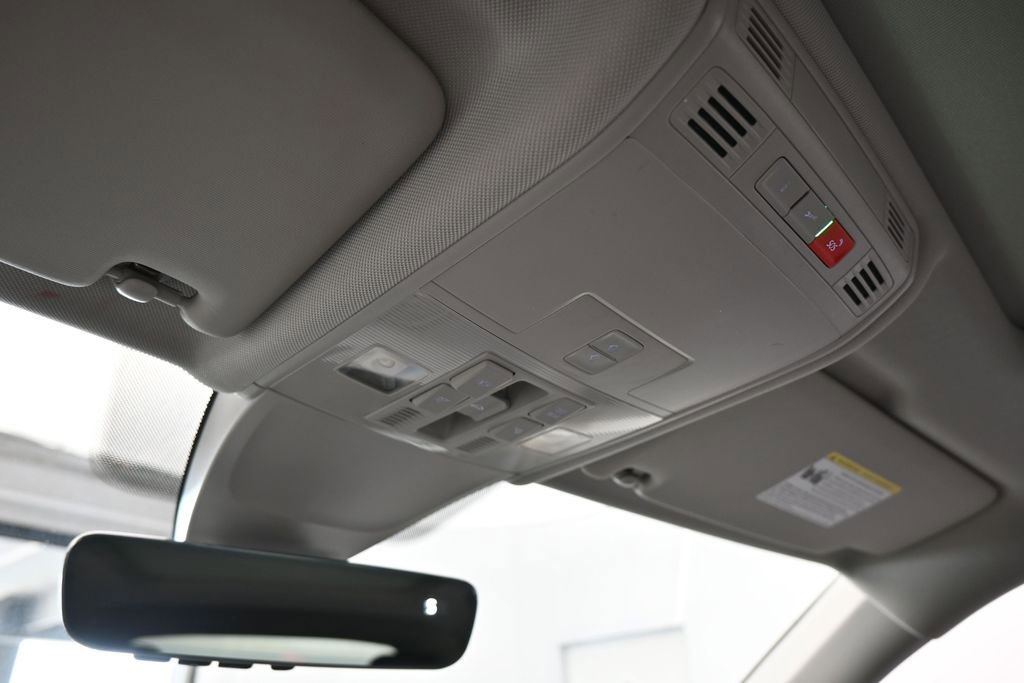Used 2024 Volkswagen Tiguan SE FWD image 22