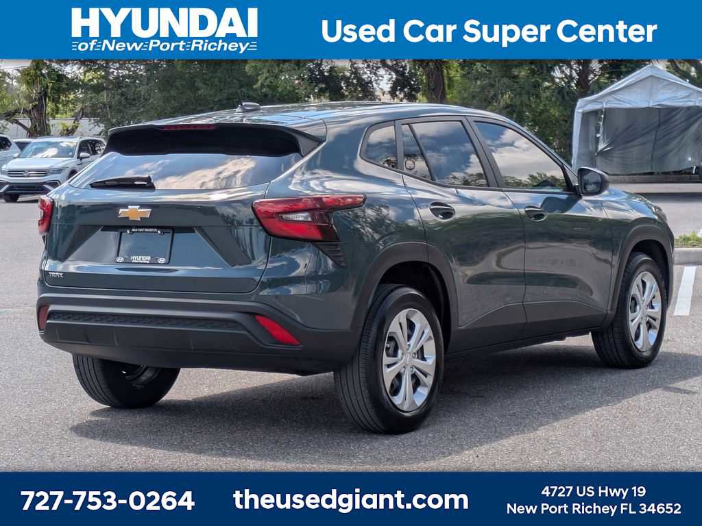 Used 2025 Chevrolet Trax LS FWD image 5