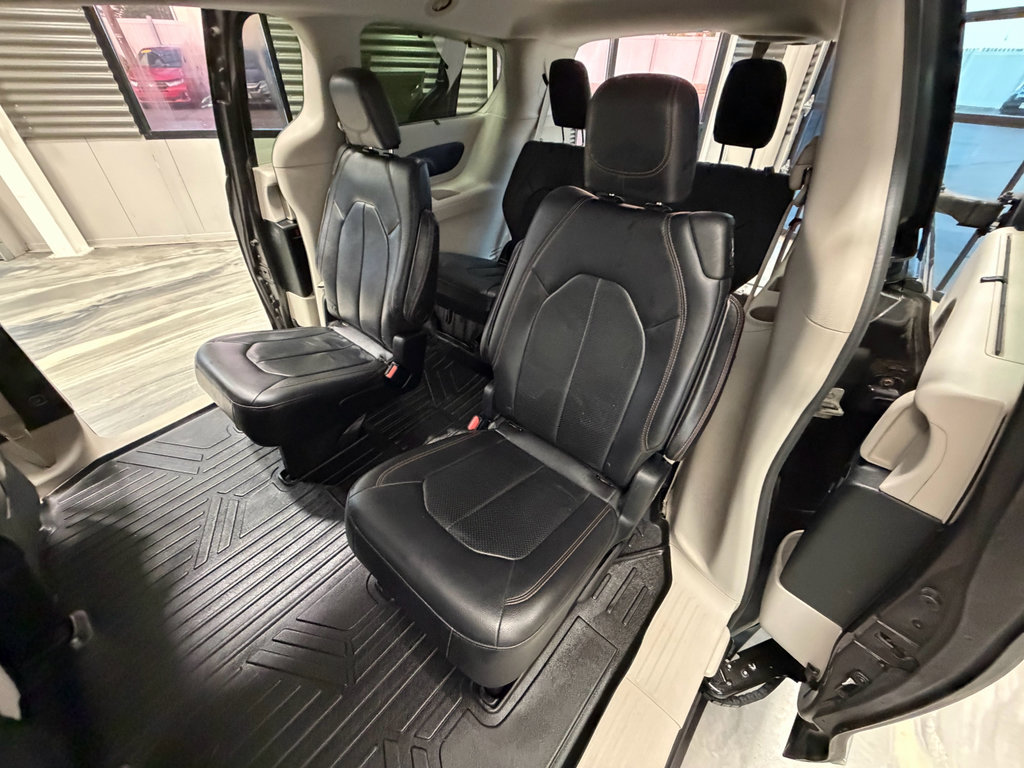 Used 2018 Chrysler Pacifica Touring-L Plus FWD image 8