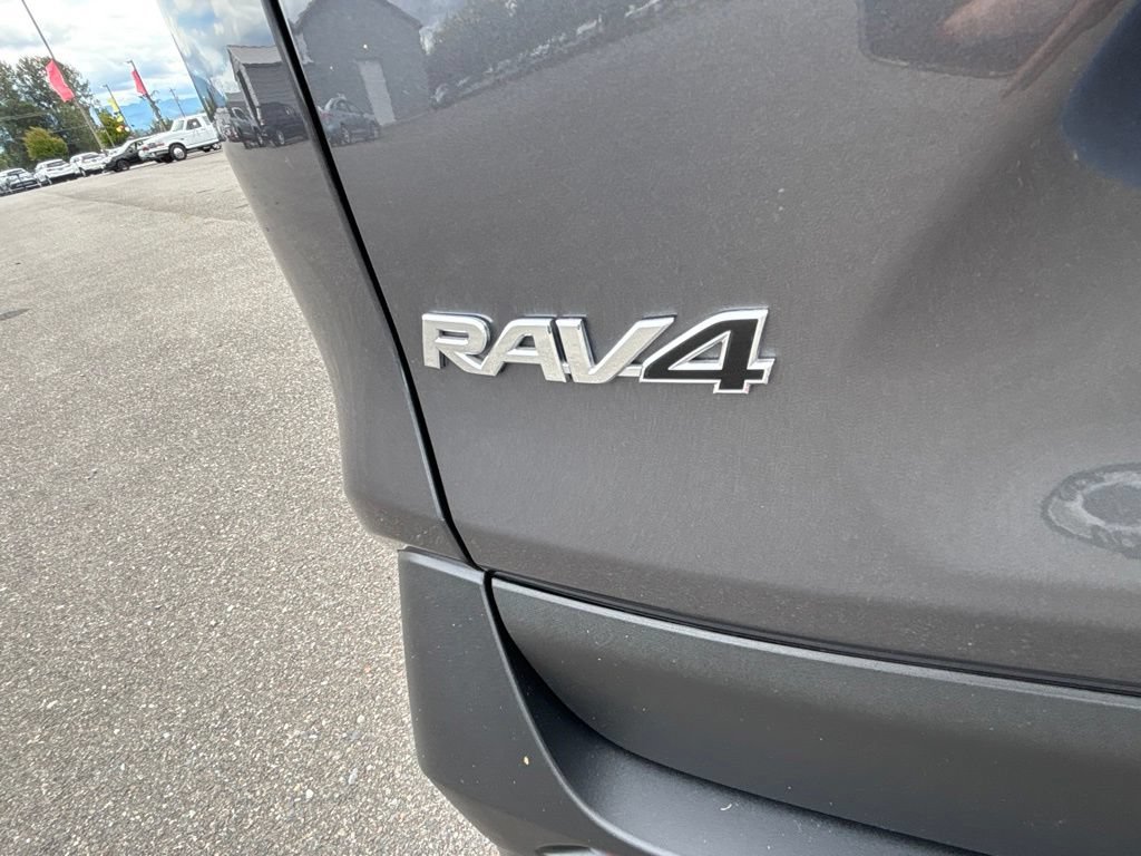 Used 2025 Toyota RAV4 XLE FWD image 39
