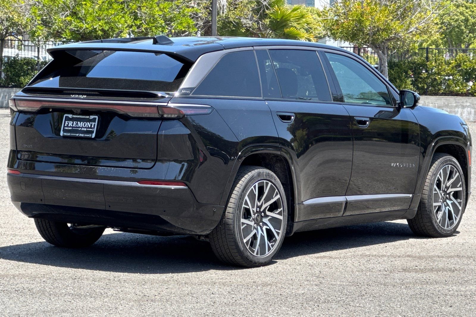 New 2025 Jeep Wagoneer S Limited image 3