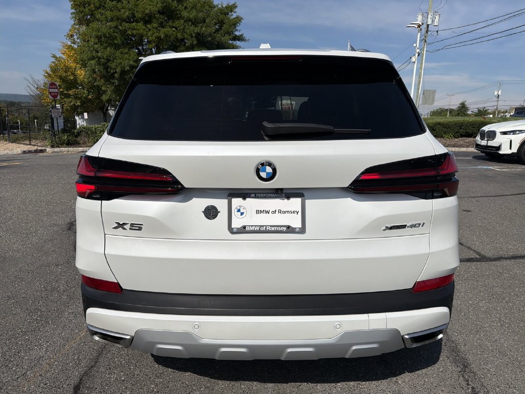 Used 2024 BMW X5 xDrive40i w/ Premium Package AWD/4WD image 13