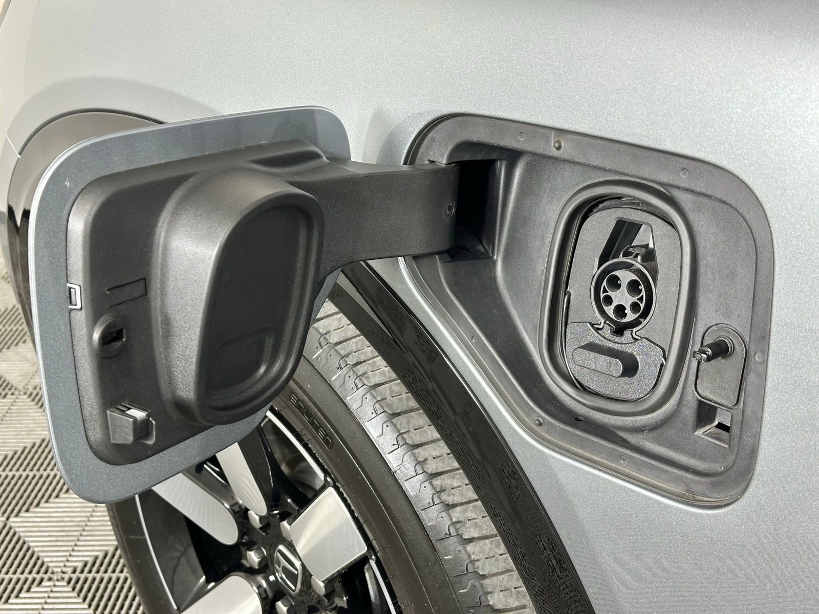 Used 2024 Honda Prologue Touring image 36