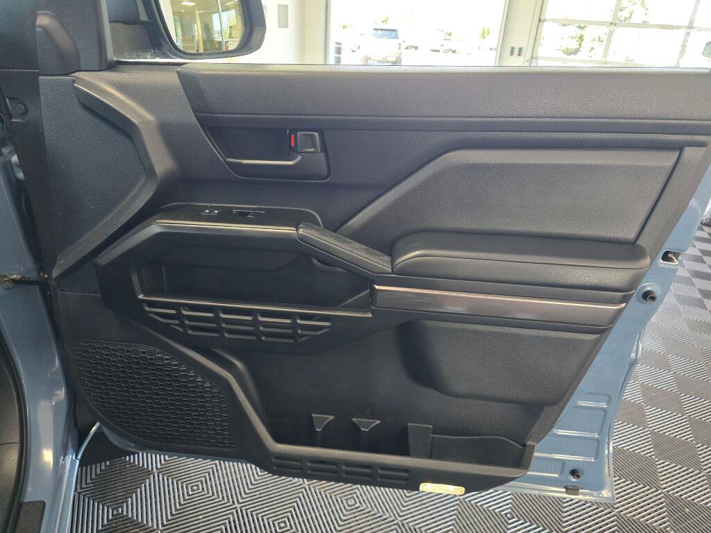 Certified 2025 Toyota 4Runner SR5 AWD/4WD image 40