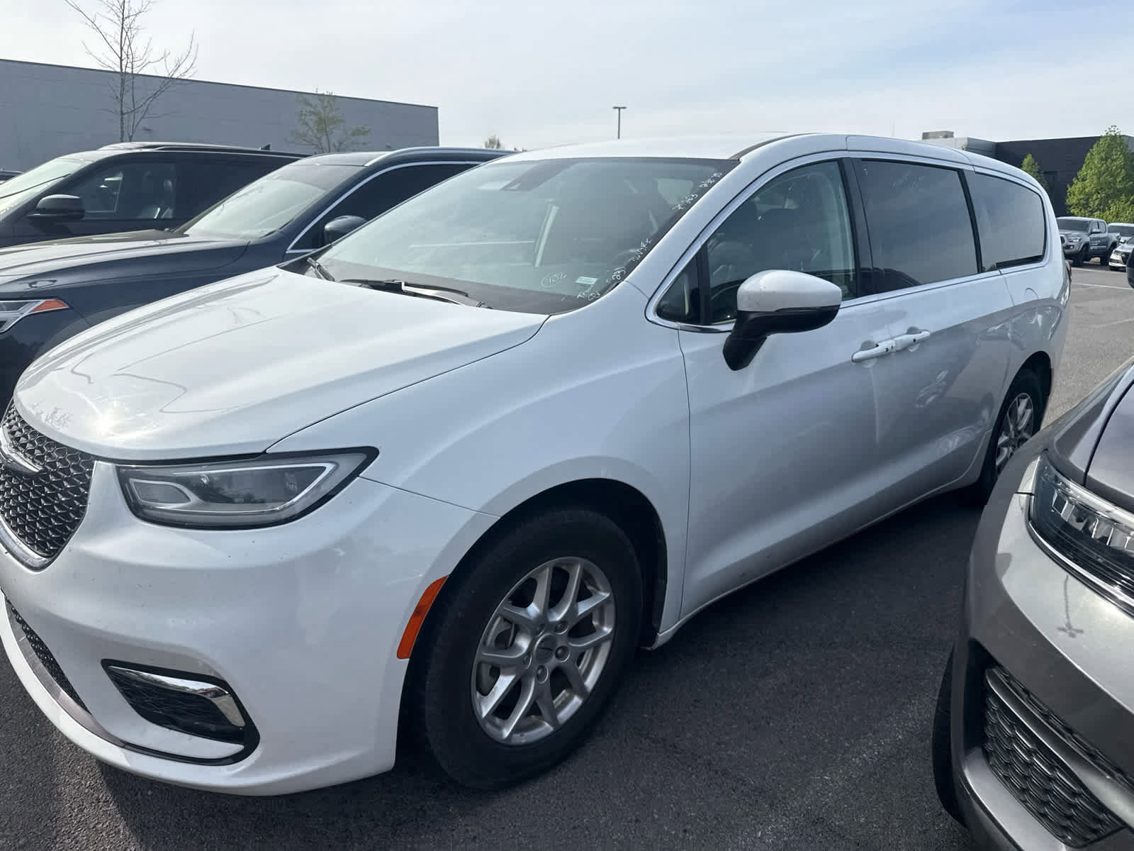 Used 2023 Chrysler Pacifica Touring-L