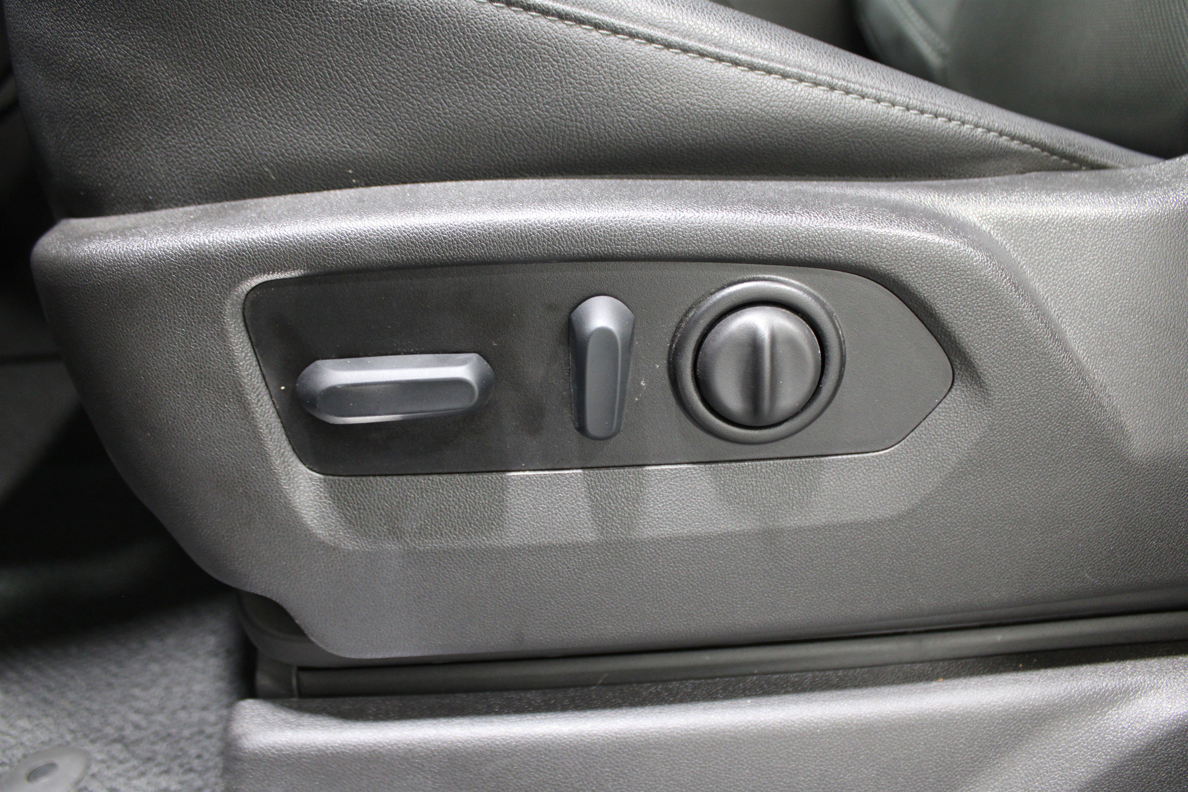 Used 2022 GMC Sierra 2500 SLT w/ SLT Premium Package image 4