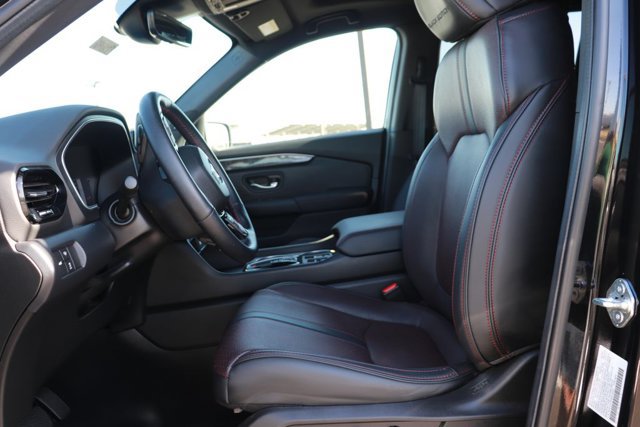 Certified 2025 Honda Pilot Black Edition image 12