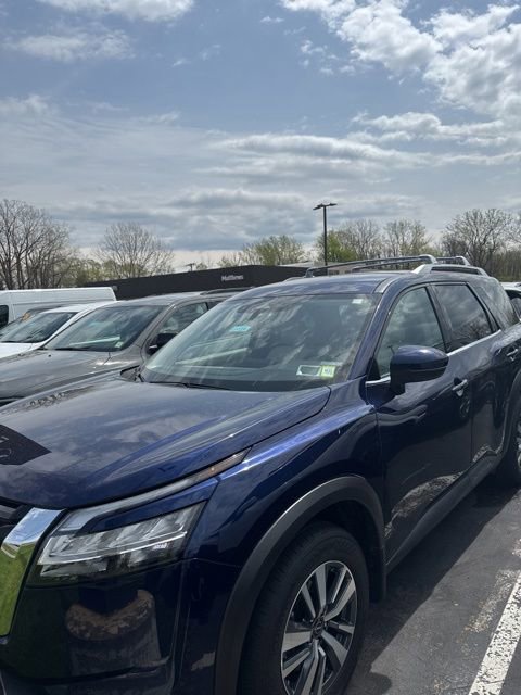 Used 2024 Nissan Pathfinder SL AWD/4WD image 5