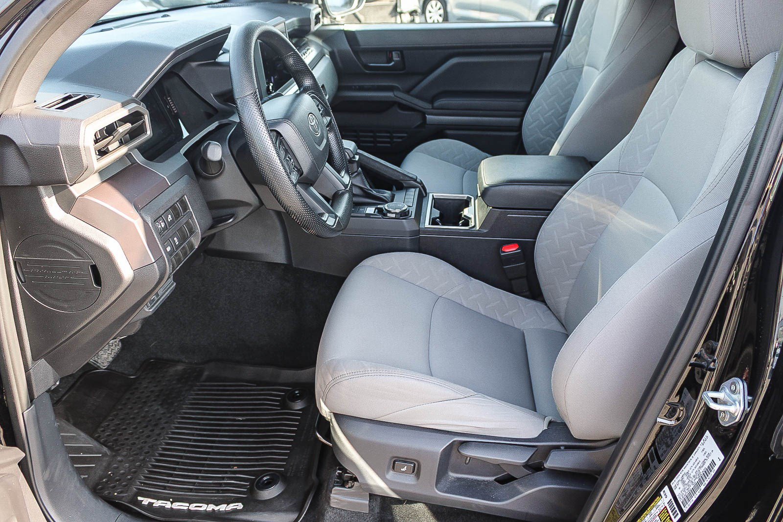 Used 2025 Toyota Tacoma SR5 AWD/4WD image 18