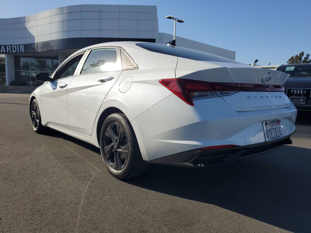 Used 2022 Hyundai Elantra SEL w/ Convenience Package image 3
