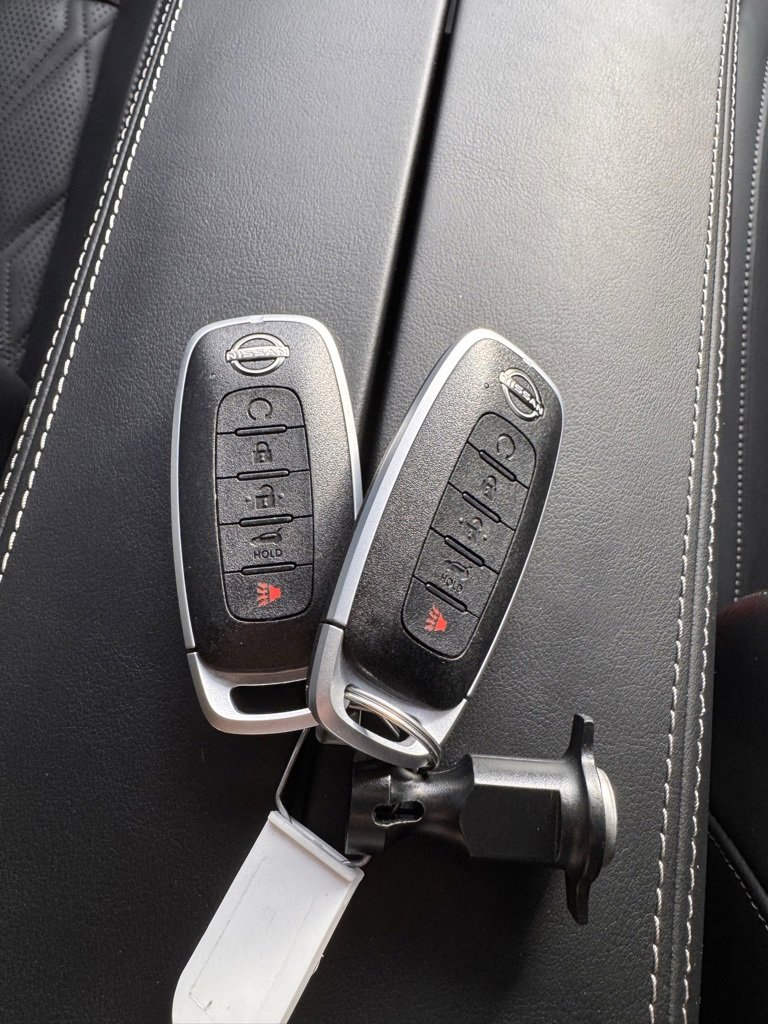 Used 2025 Nissan Rogue Platinum w/ Platinum Premium Package image 37