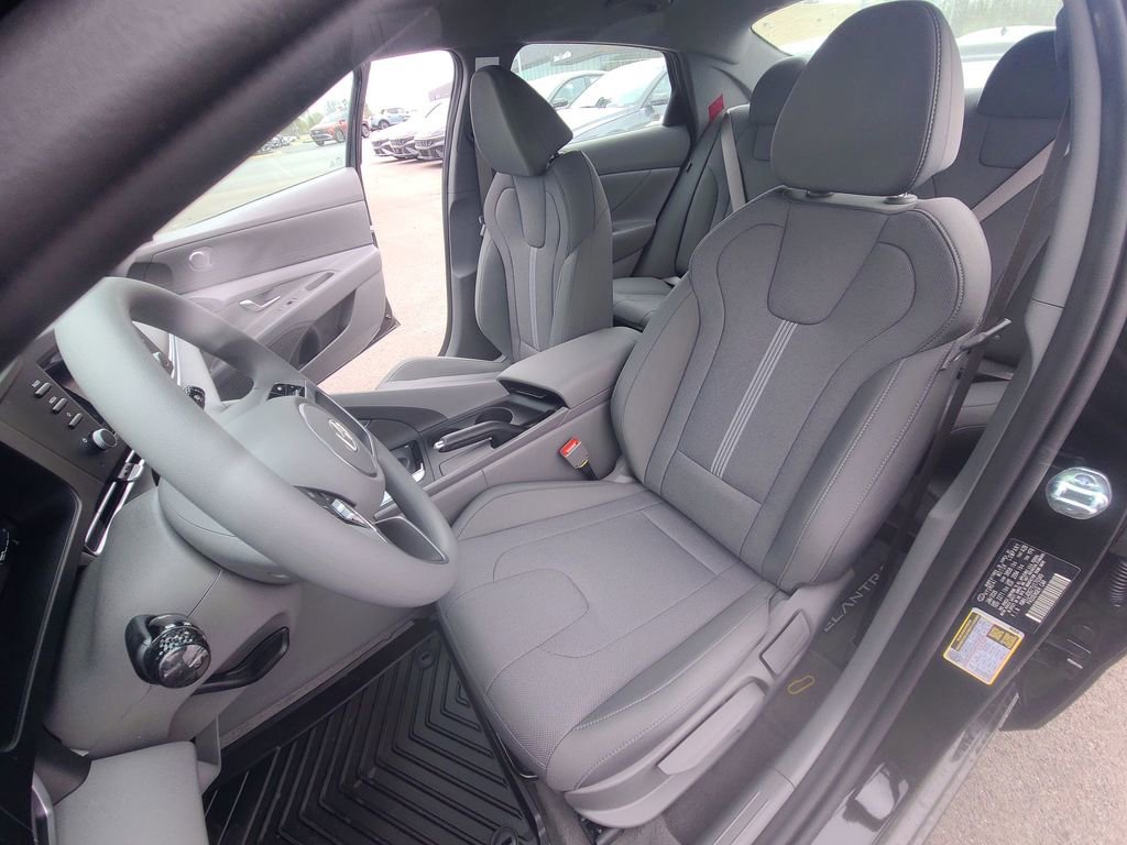 New 2026 Hyundai Elantra SE FWD image 14