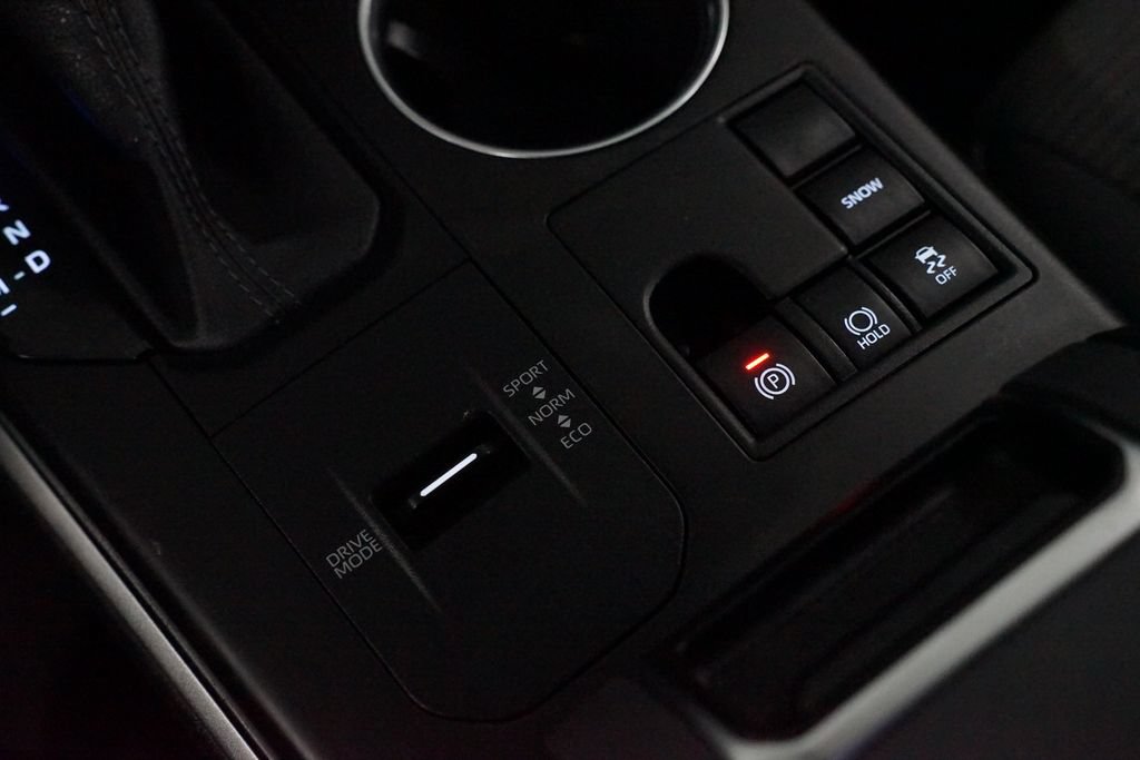 Used 2023 Toyota Highlander L FWD image 23