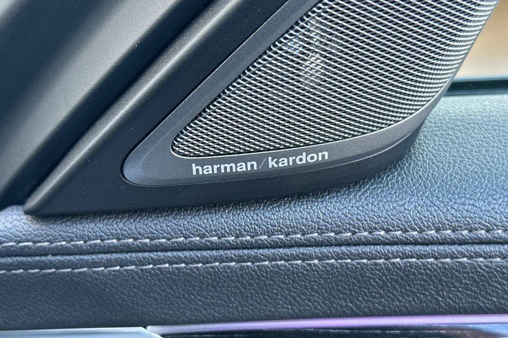 Used 2022 BMW 740i w/ M Sport Package image 19