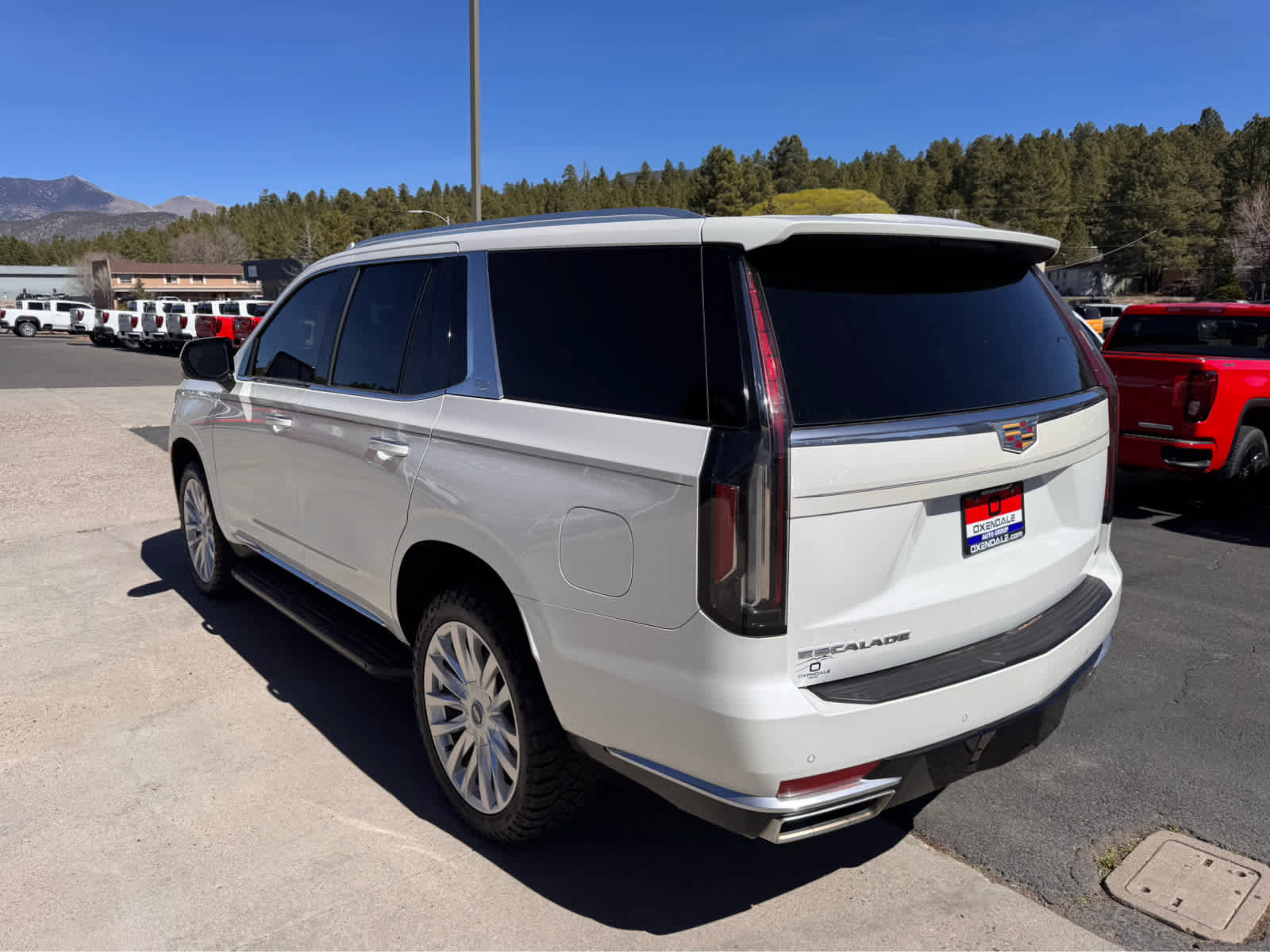 Used 2022 Cadillac Escalade Luxury image 3