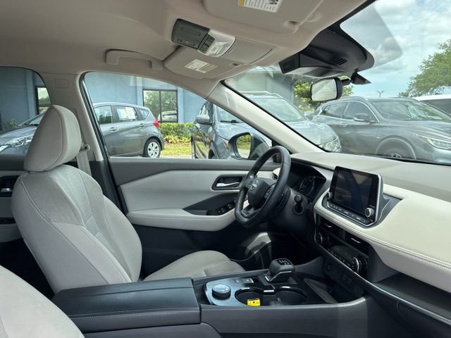 Used 2025 Nissan Rogue SV AWD/4WD image 11