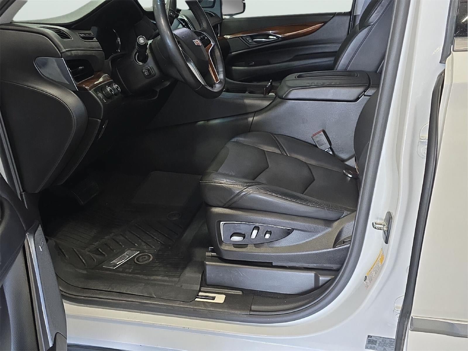 Used 2018 Cadillac Escalade Premium Luxury AWD/4WD image 8