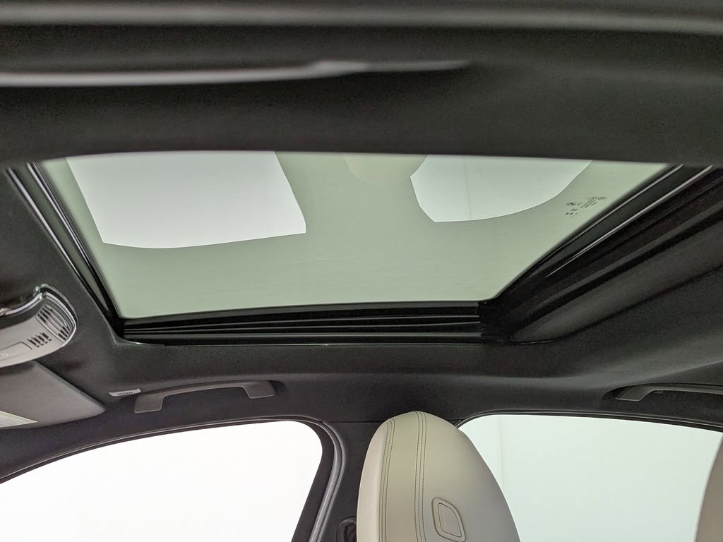 Used 2025 BMW 330i xDrive Sedan w/ M Sport Package image 13