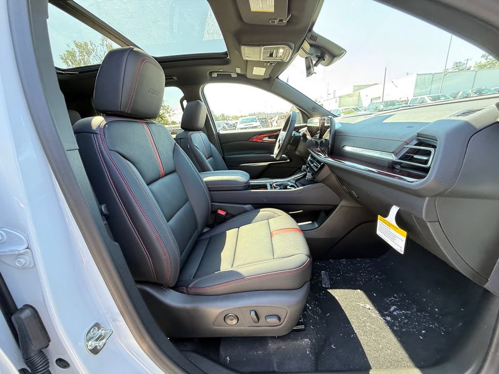 New 2026 Chevrolet Traverse RS w/ LPO, Floor Liner Package AWD/4WD image 28