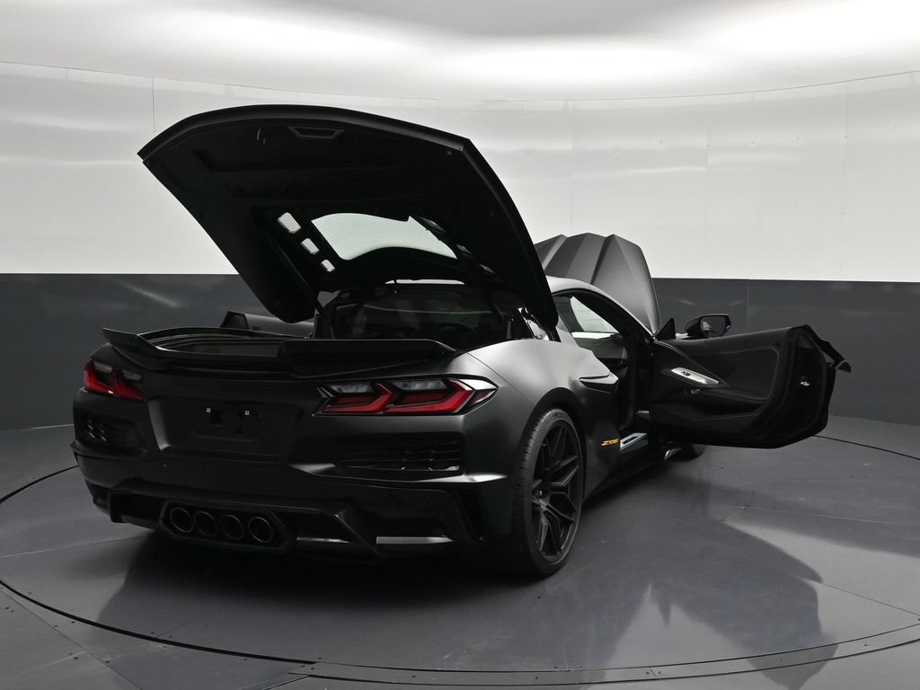 Used 2025 Chevrolet Corvette Z06 RWD image 37