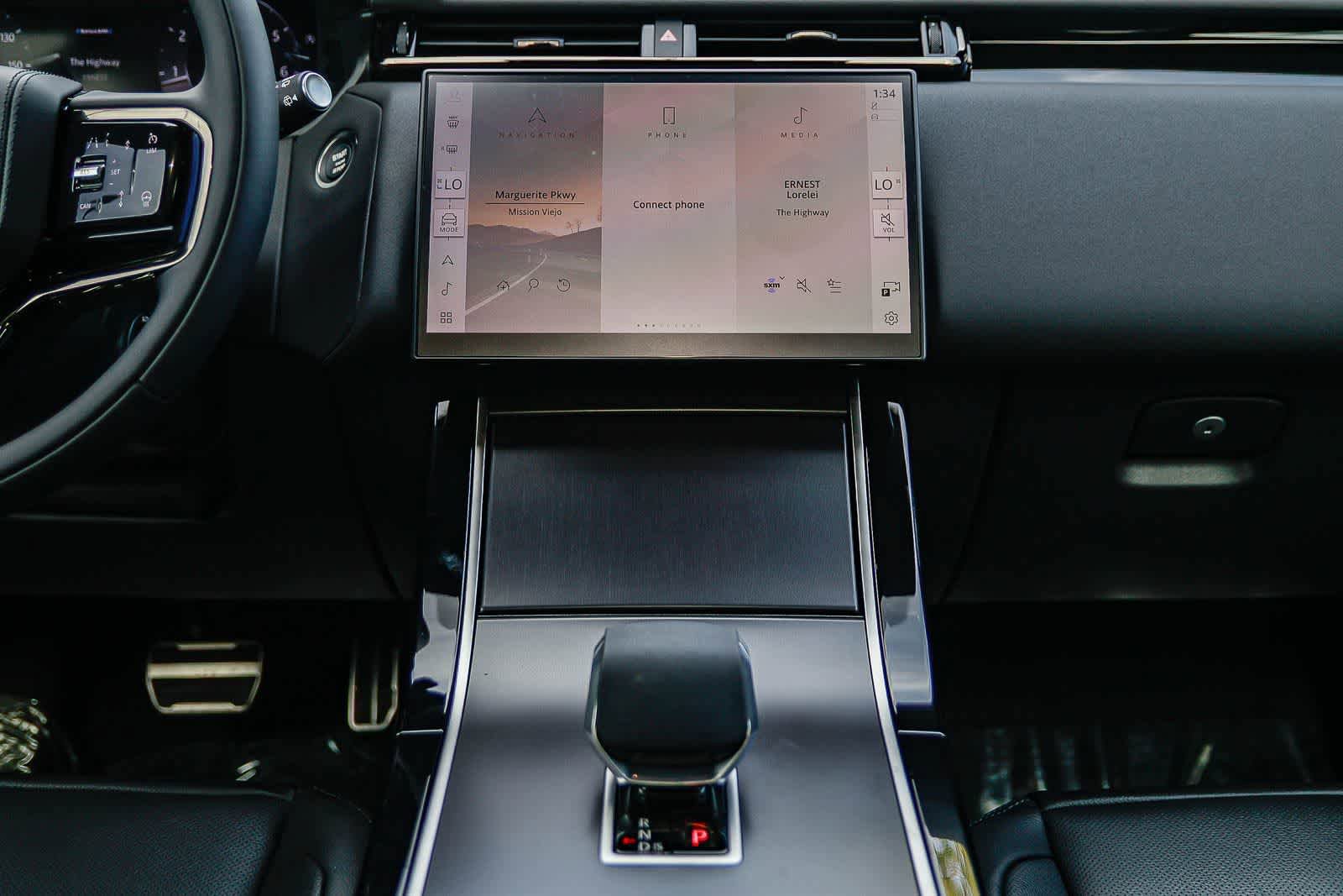 New 2026 Land Rover Range Rover Velar Dynamic SE image 13