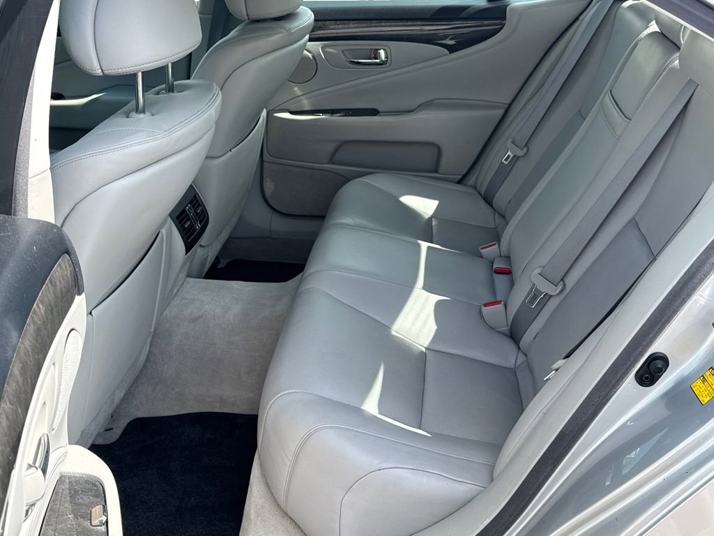 Used 2012 Lexus LS 460 w/ Comfort Pkg image 19
