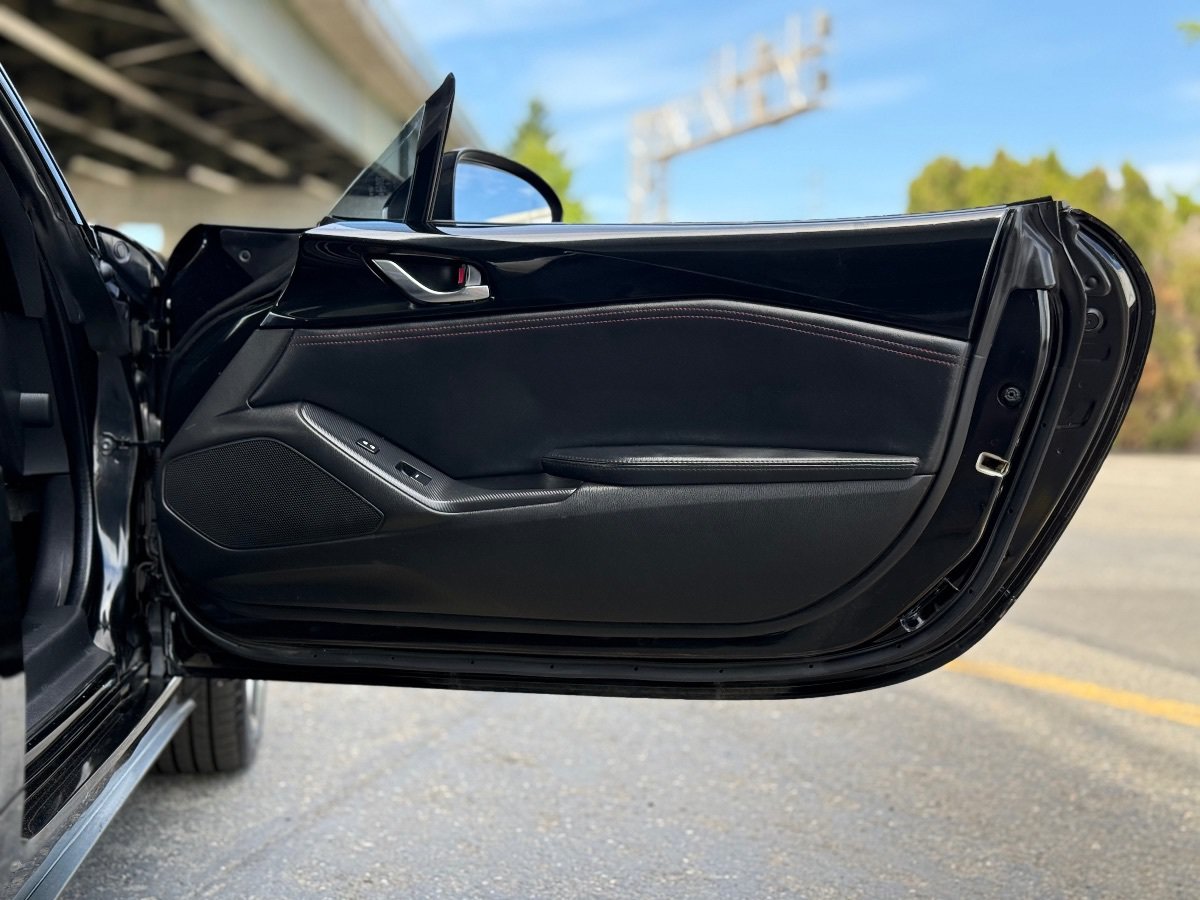 Used 2017 MAZDA MX-5 Miata Club RWD image 14