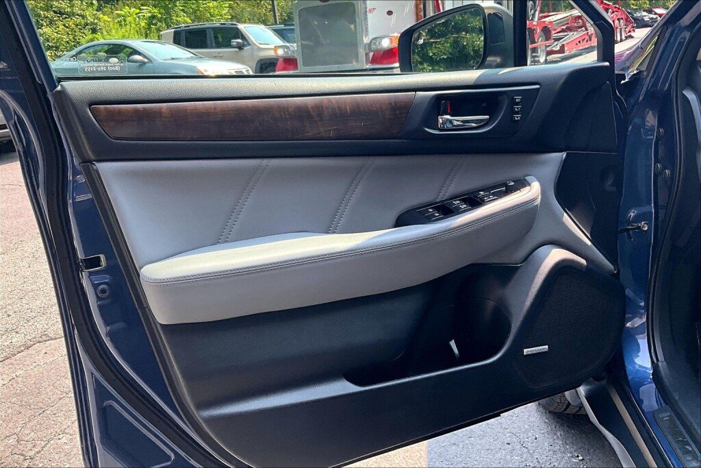 Used 2019 Subaru Outback 2.5i Limited AWD/4WD image 13
