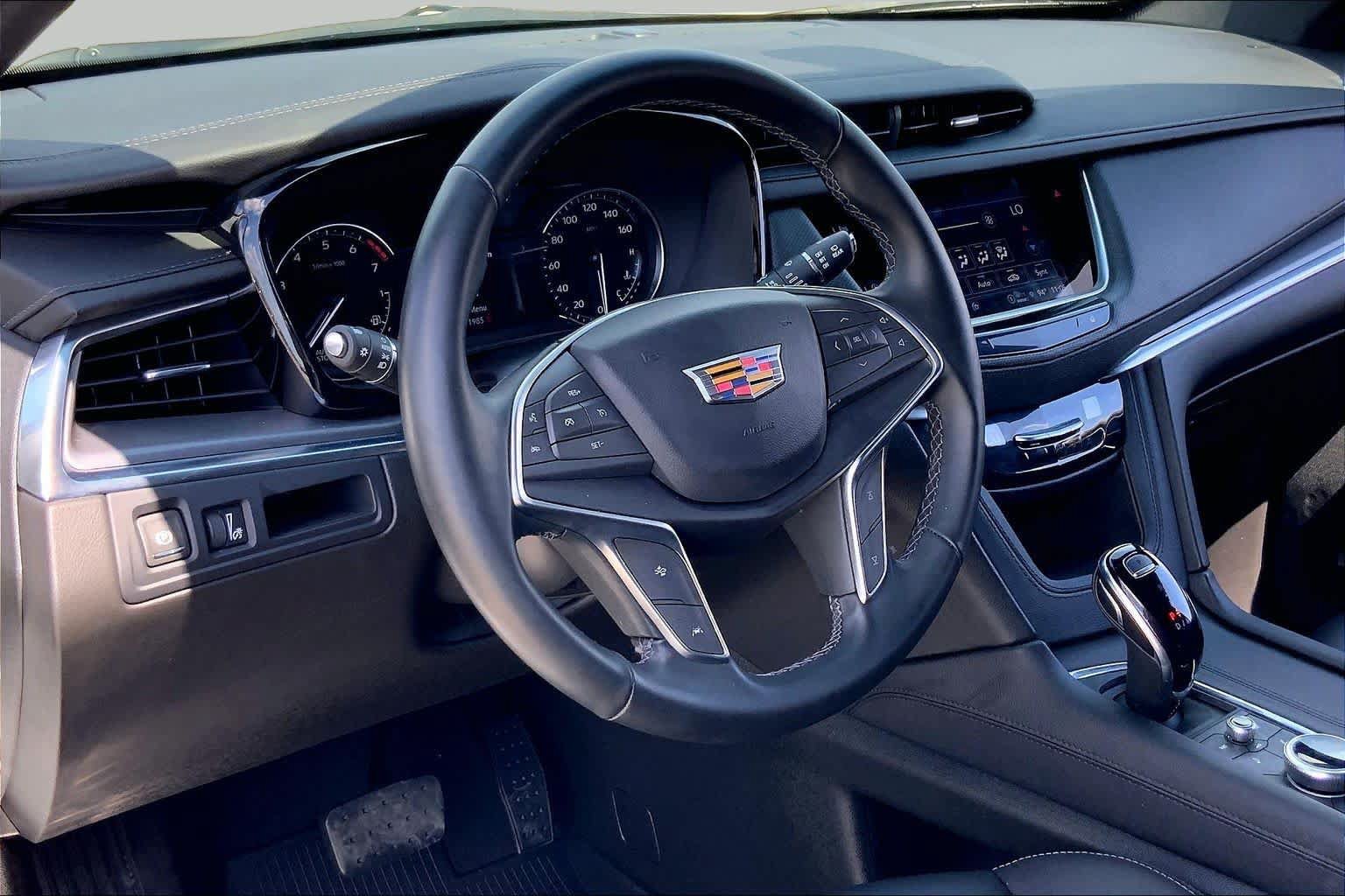 Used 2025 Cadillac XT5 Luxury w/ LPO, Floor Liner Package FWD image 17