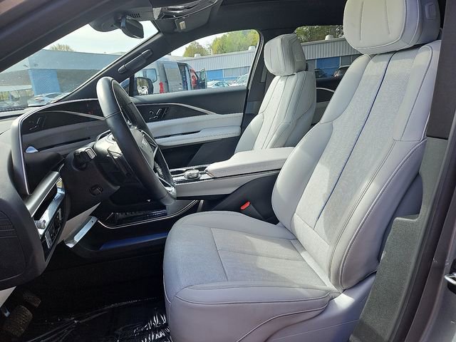 Used 2024 Cadillac Lyriq Sport AWD/4WD image 16