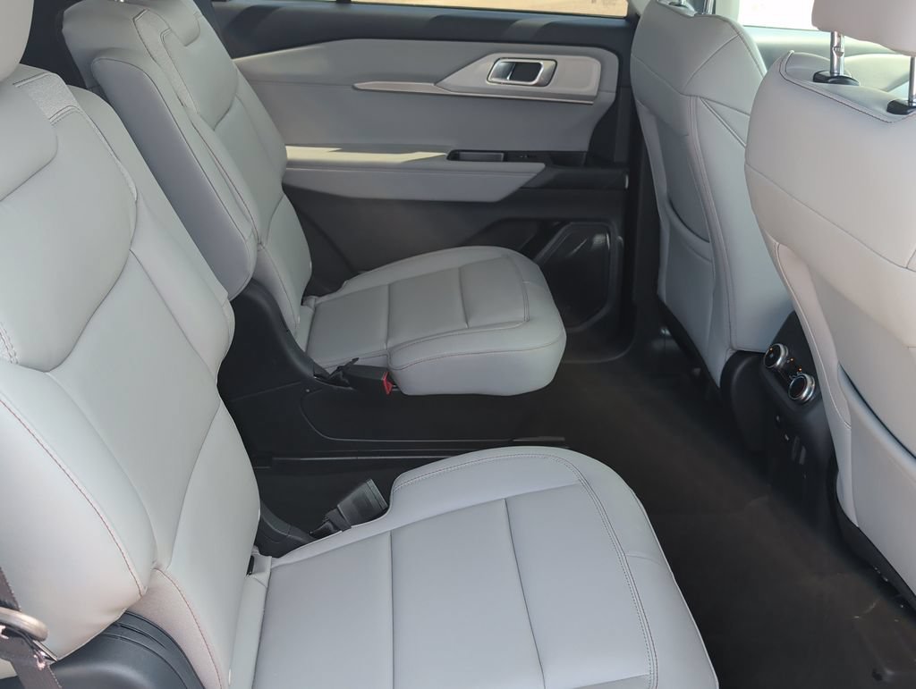 New 2026 Ford Explorer Active w/ Active Comfort Package AWD/4WD image 13